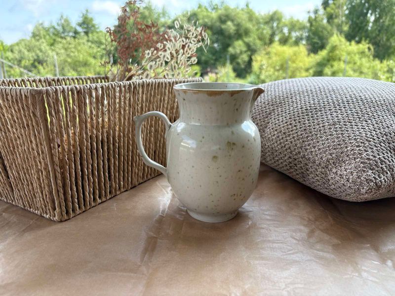 Pitcher 1 Liter Sand Space
